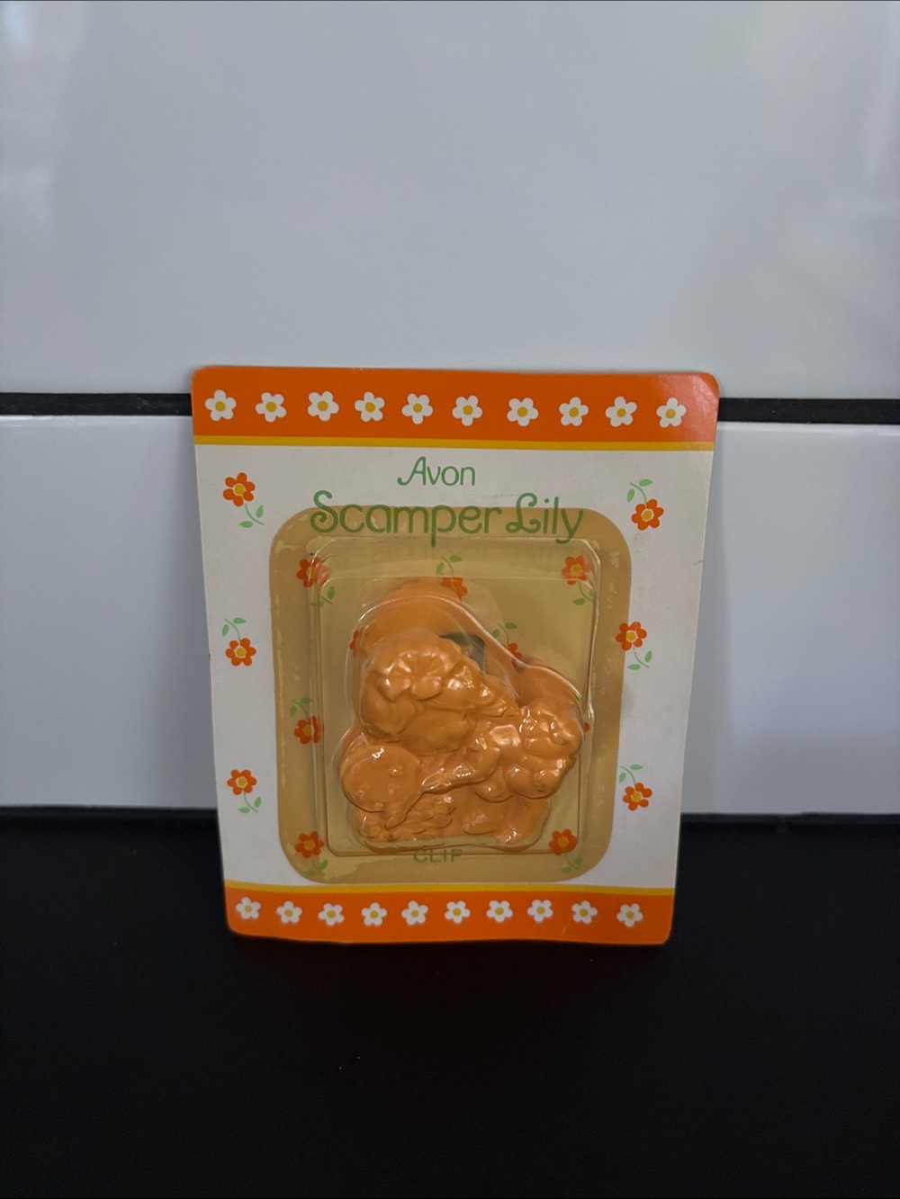 Avon Scamper Lily Clip
